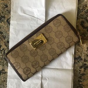 Michael Kors Bedford Monogram Jacquard Wallet